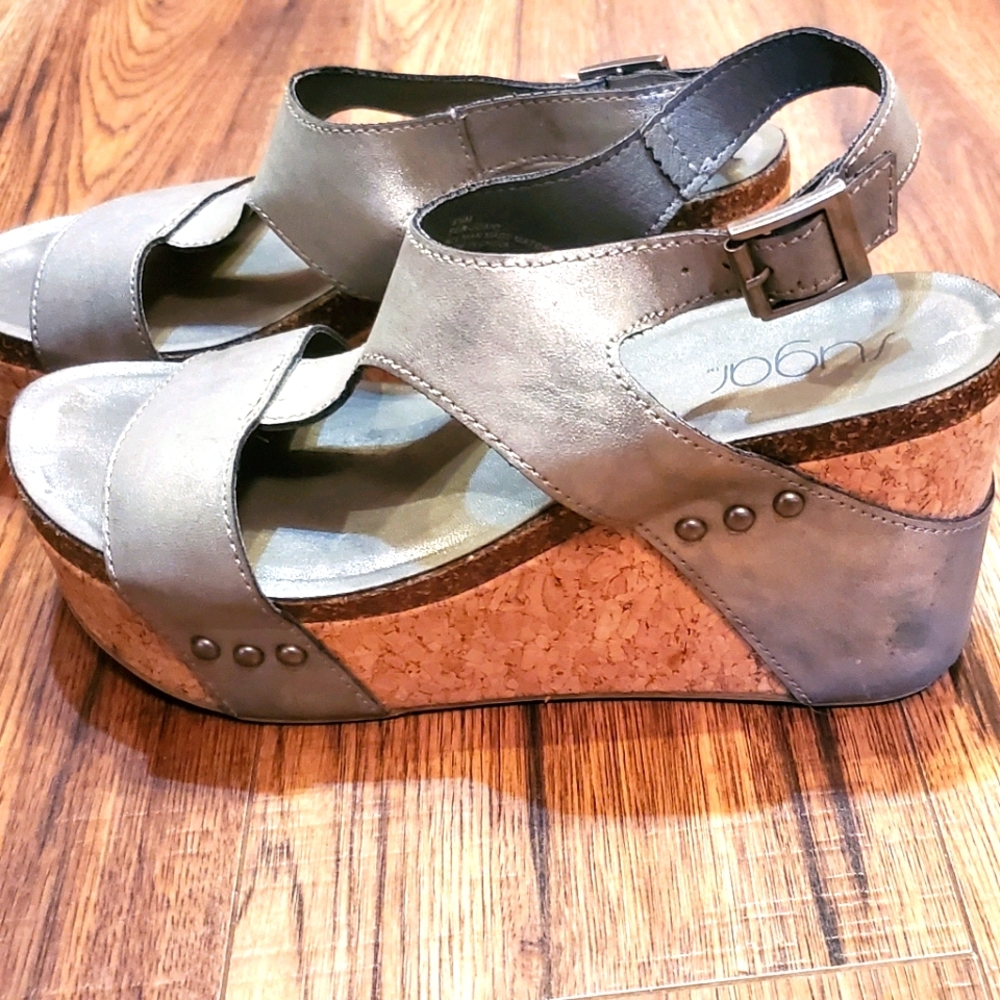 Open toe strap sandals